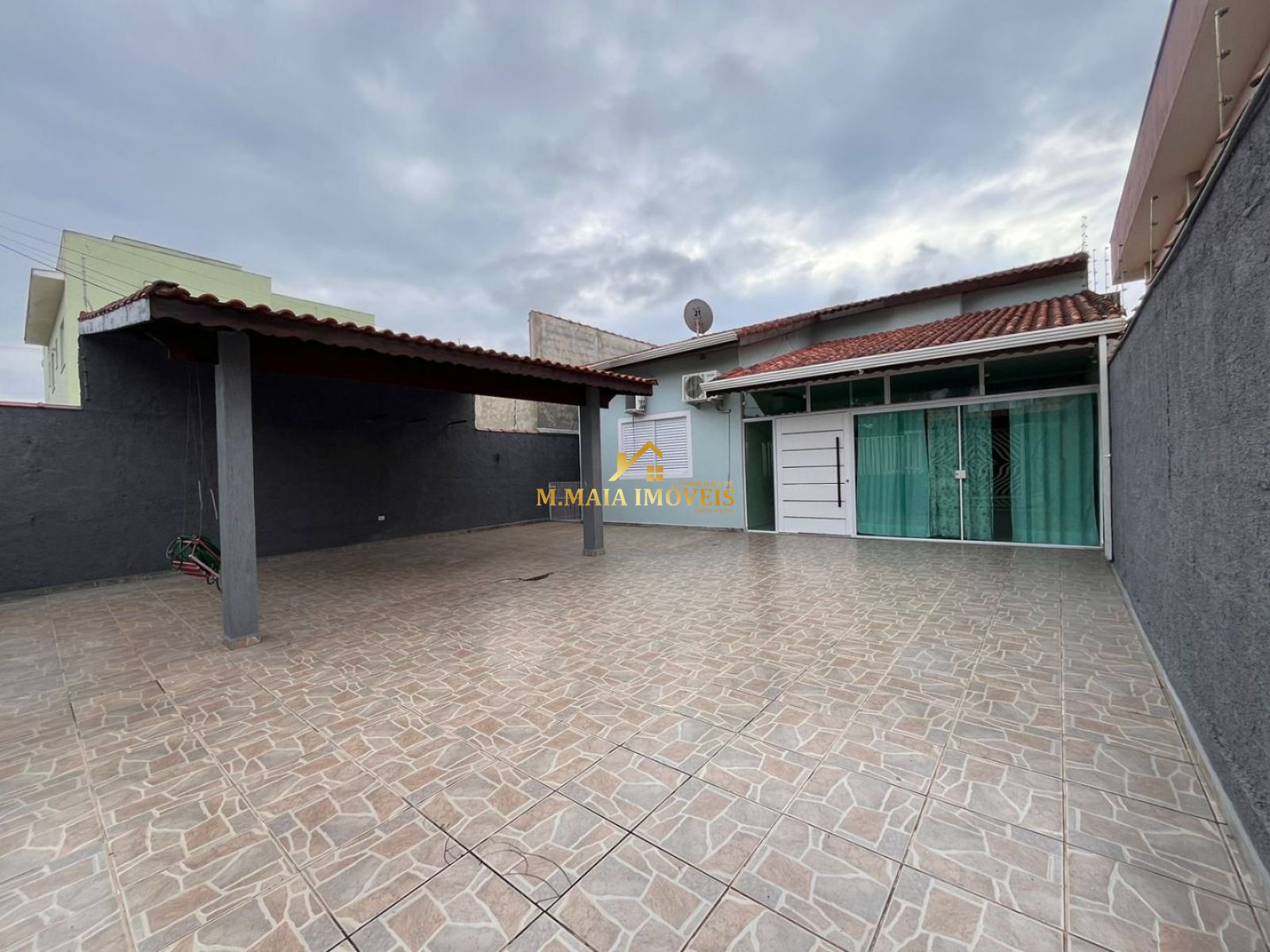 Casa em  - foto 2